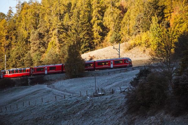 Rhätische Bahn bei Alvaneu im Albulatal