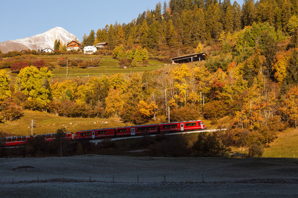 Rhätische Bahn bei Alvaneu im Albulatal