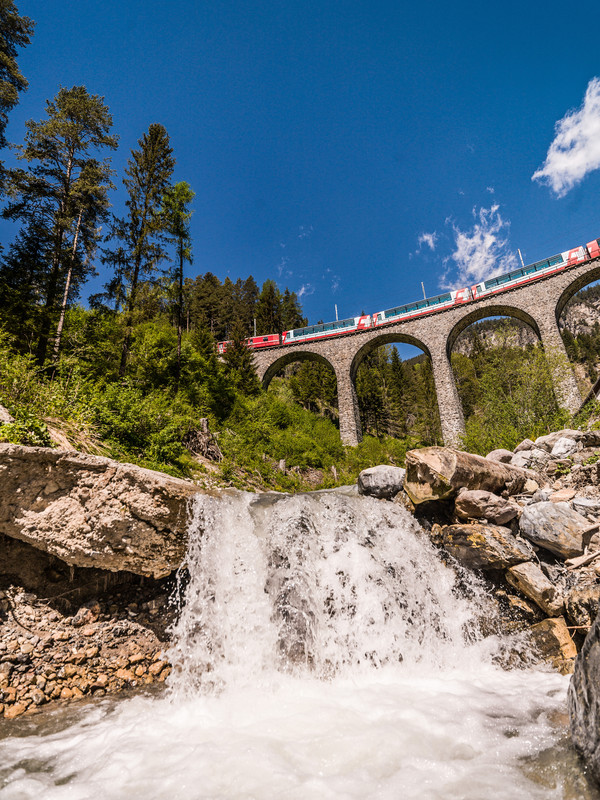 RhB bei Alvaneu im Albulatal