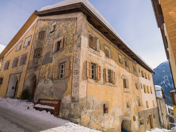 Architektur im historischen Dorfkern von Ardez