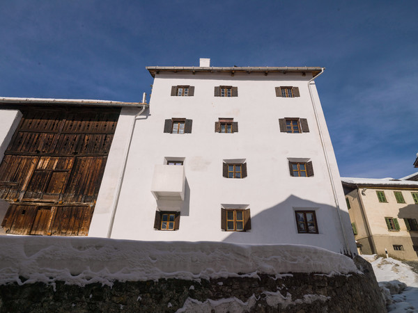 Architektur im historischen Dorfkern von Ardez, Graubünden