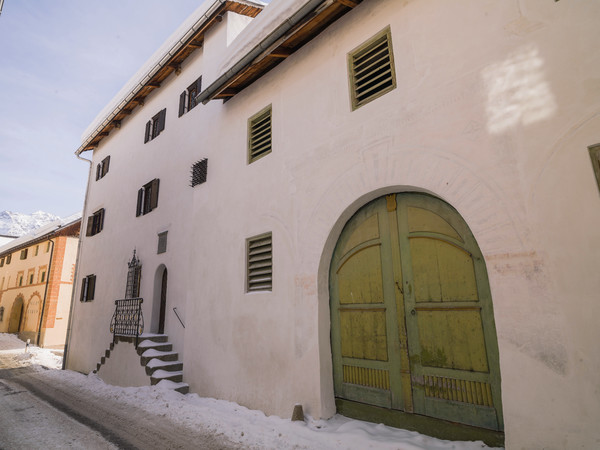 Architektur im historischen Dorfkern von Ardez, Graubünden