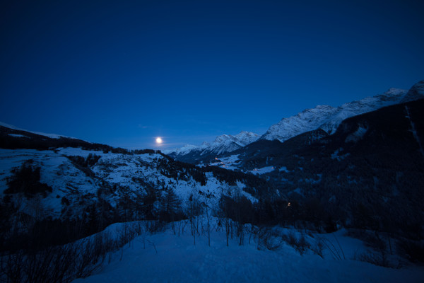 Abendstimmung in Ardez im Unterengadin, Graubünden