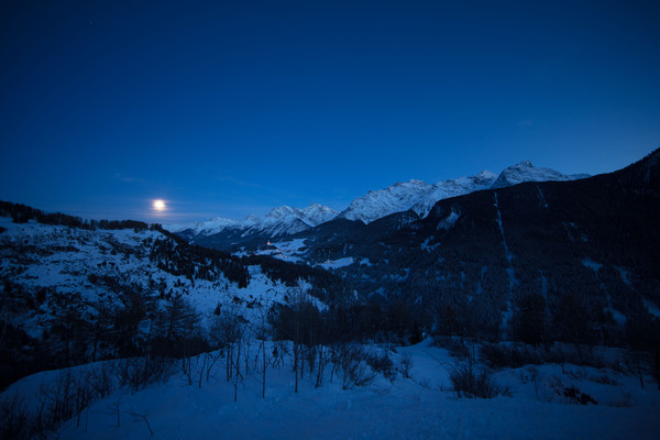 Abendstimmung in Ardez im Unterengadin, Graubünden