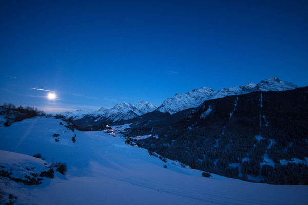 Abendstimmung in Ardez im Unterengadin, Graubünden