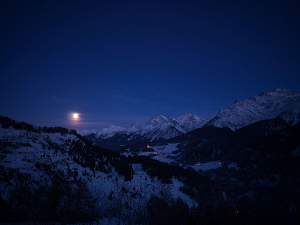 Abendstimmung in Ardez im Unterengadin, Graubünden