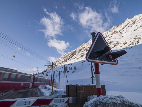 Rhätische Bahn am Bernina Pass bei Bernina Suot