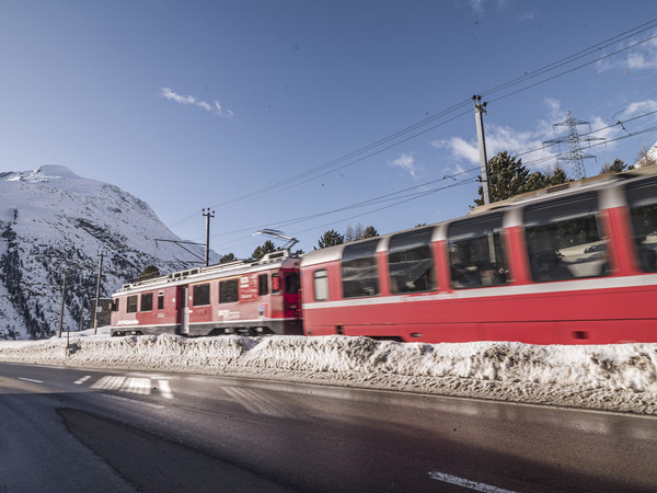 Rhätische Bahn am Bernina Pass bei Las Plattas