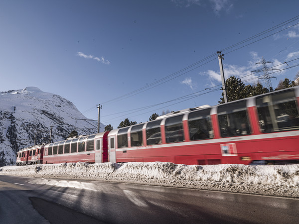 Rhätische Bahn am Bernina Pass bei Las Plattas