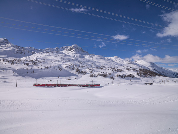 Die Rhätische Bahn bei der Plaun d'Arlas auf dem Berninapass