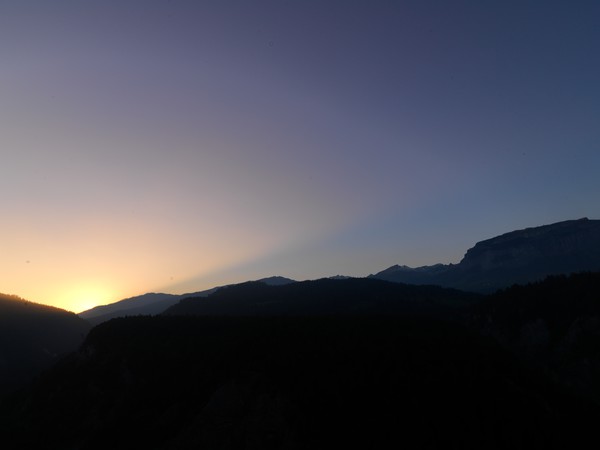 Sonnenuntergang bei der Rheinschlucht in Graubünden