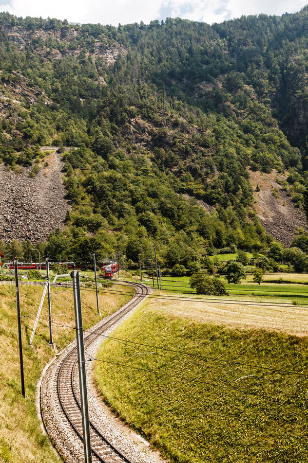 Der Bernina Express bei Brusio im Puschlav.