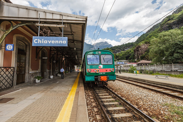 Chiavenna am Ende der Täler Valle di Giacomo und Val Bregaglia