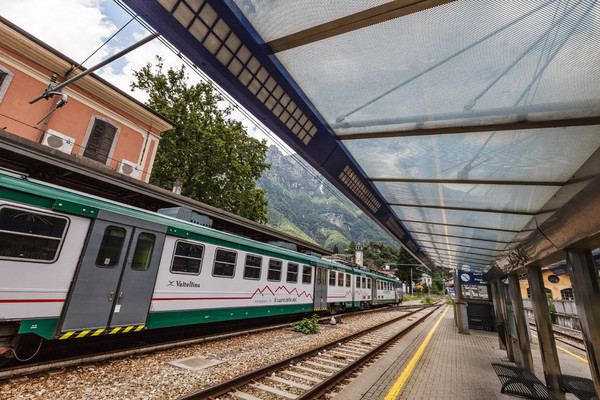 Chiavenna am Ende der Täler Valle di Giacomo und Val Bregaglia