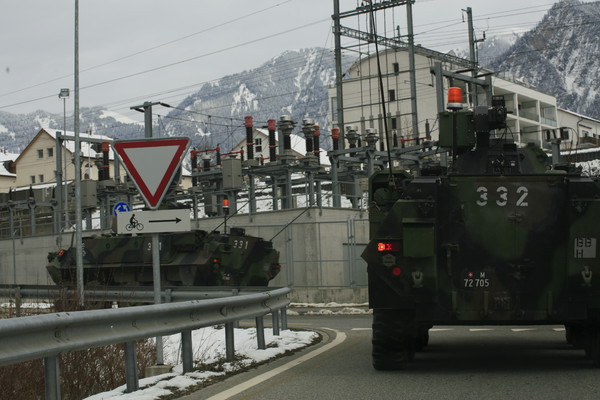 Panzer auf der A13 in Chur