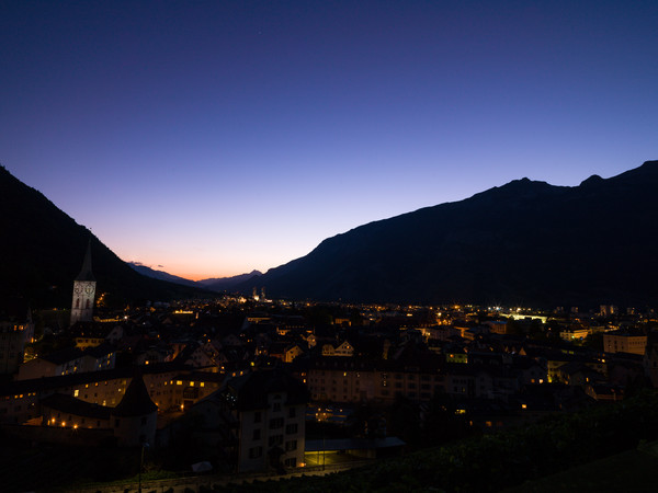 Eindunkeln über der Churer Altstadt, Rheintal, Graubünden, Schweiz, Switzerland