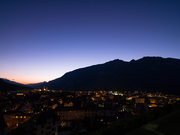 Eindunkeln über der Churer Altstadt, Rheintal, Graubünden, Schweiz, Switzerland