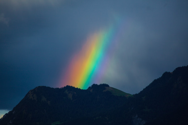 Regenbogen über den Sayser Chöpfen bei Trimmis, Rheintal, Graubünden, Schweiz, Switzerland