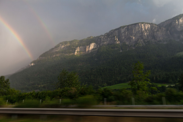 Regenbogen auf Höhe Domat/Ems im Churer Rheintal, Graubünden, Schweiz, Switzerland