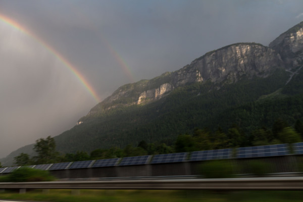 Regenbogen auf Höhe Domat/Ems im Churer Rheintal, Graubünden, Schweiz, Switzerland