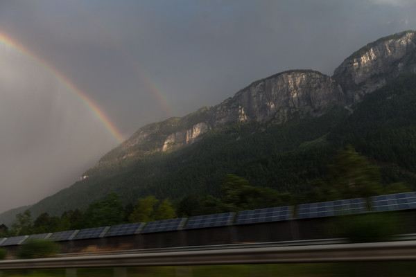 Regenbogen auf Höhe Domat/Ems im Churer Rheintal, Graubünden, Schweiz, Switzerland