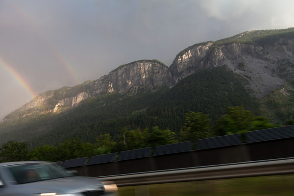 Regenbogen auf Höhe Domat/Ems im Churer Rheintal, Graubünden, Schweiz, Switzerland