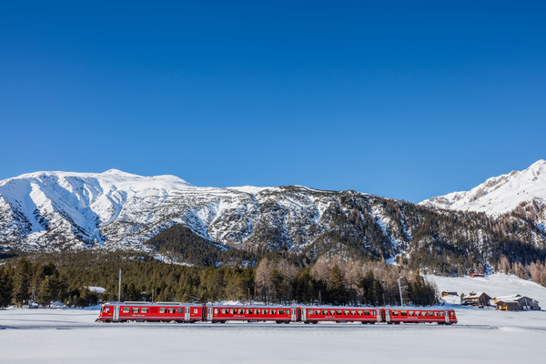 Die Rhätische Bahn bei Davos Wolfgang