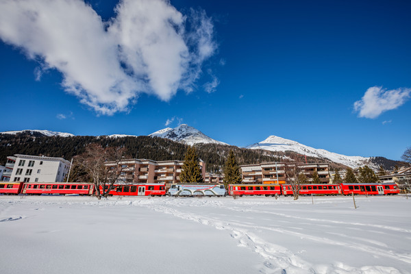 Die Rhätische Bahn bei Davos im Prättigau