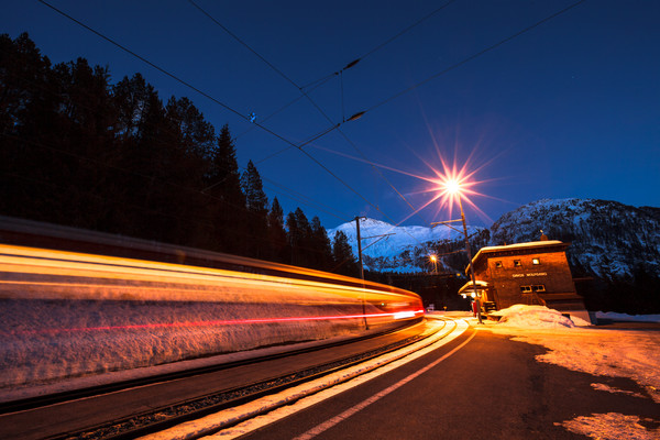 Die Rhätische Bahn bei Davos Wolfgang im Prättigau, Graubünden, Schweiz