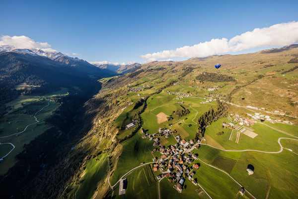 Landung mit dem Luftballon bei Degen im Val Lumnezia