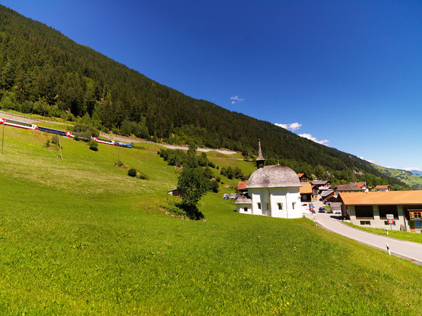 Blick von Disla auf den Glacier Express