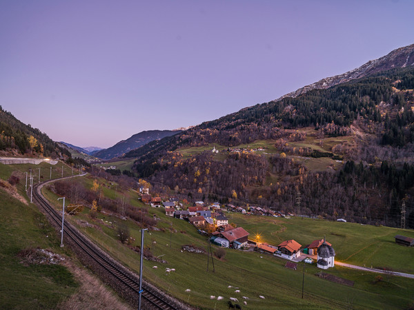 Herbstliche Abendstimmung bei Disla im Bündner Oberland