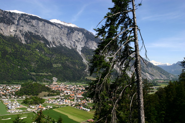 Blick auf Golfplatz von Domat/Ems, Graubünden