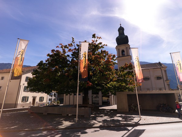Dorfplatz mit Kirche