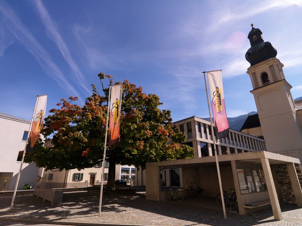 Dorfplatz mit Kirche