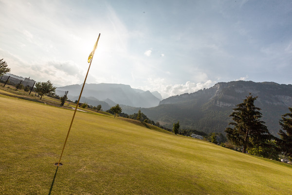 Golfplatz des Golfclub Domat/Ems in Graubünden