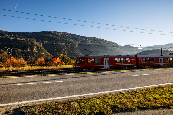 Verkehr bei Domat/Ems in Graubünden