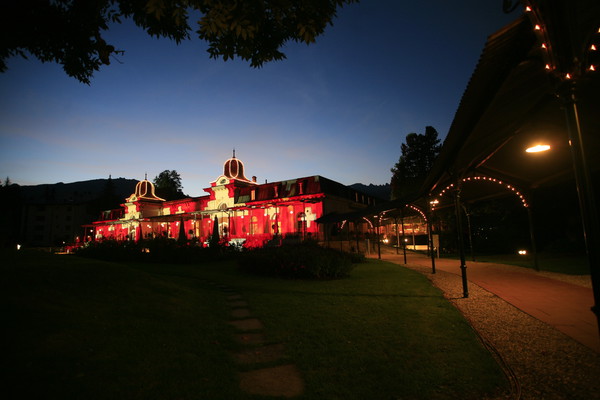 Hotel Waldhaus in Flims, angestrahlt von Gerry Hofstetter