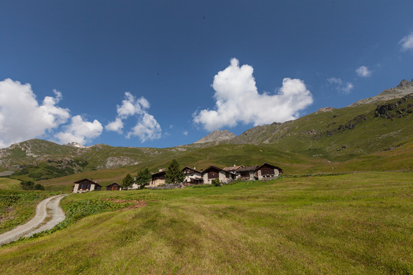 Die Siedlung Grevasalvas oberhalb des Silsersees im Oberengadin