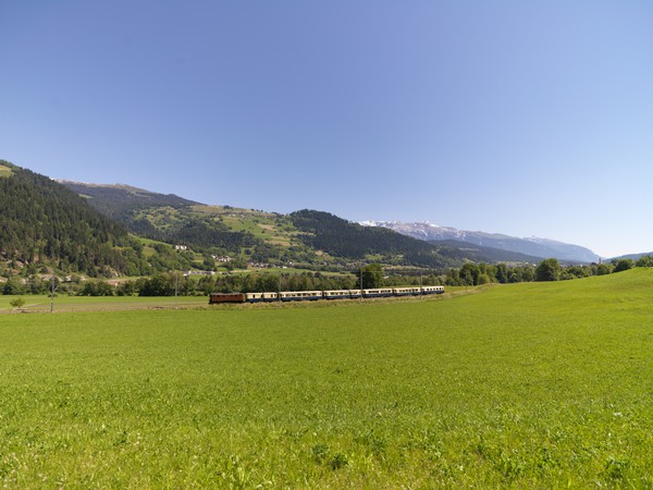Alpine Classic Pullman Express bei Castrisch