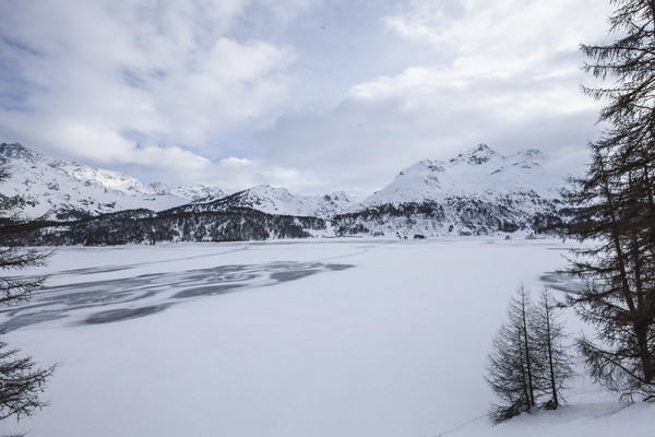 Isola gegenüber von Plaun da Lej im Oberengadin