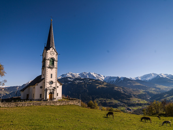 Kirche von Ladir in der Surselva, Graubünden