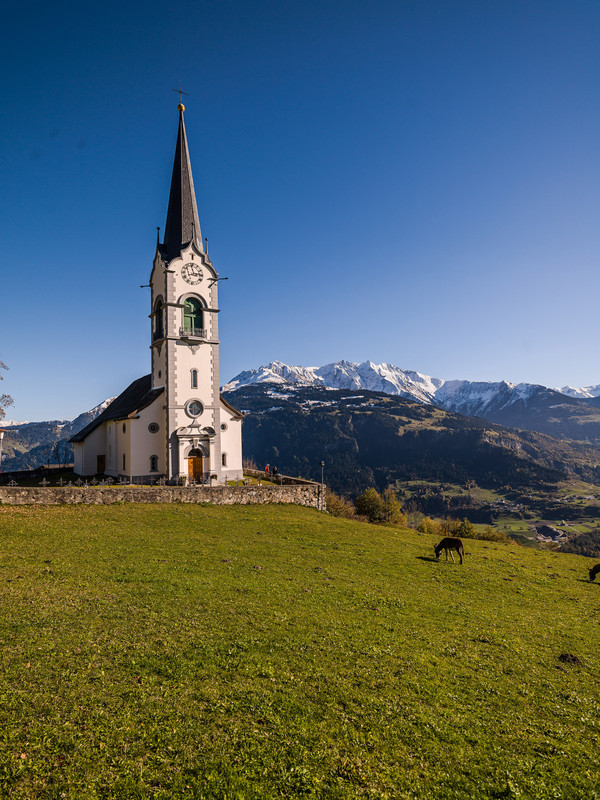 Kirche von Ladir in der Surselva, Graubünden