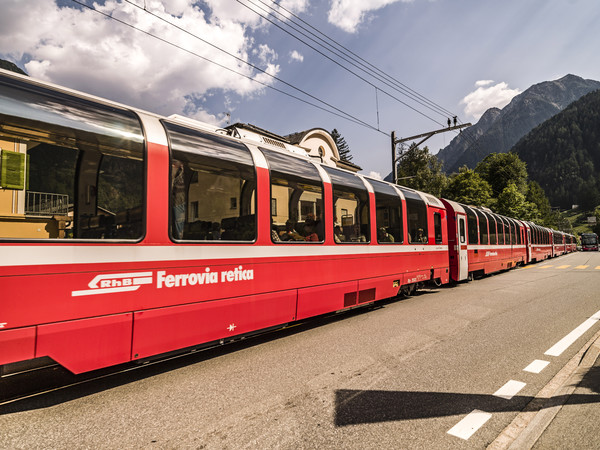 Die Rhätische Bahn bei Le Prese im Puschlav.