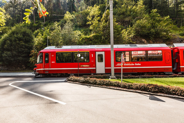 Die Rhätische Bahn bei Le Prese im Puschlav.