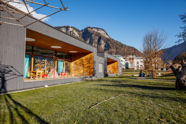 Erweiterungsbau «Dreifachkindergarten» bei der Schulanlage Eschergut in Malans in der Bündner Herrschaft, Graubünden