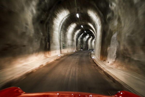 Im Tunnel vor Mompe Medel im Bündner Oberland