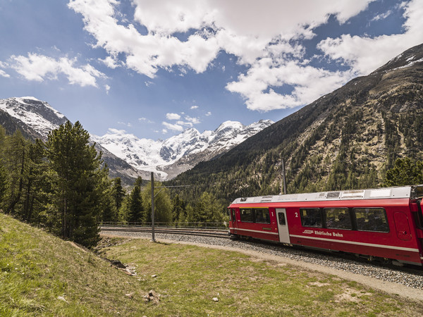 Rhätische Bahn auf dem Berninapass bei Montebello