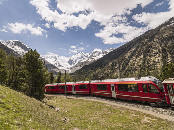 Rhätische Bahn auf dem Berninapass bei Montebello