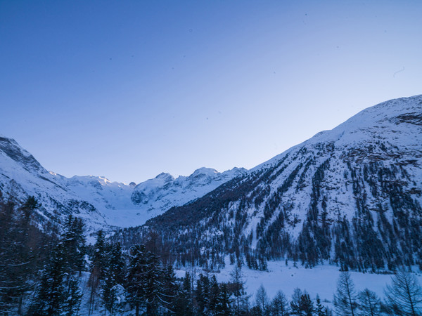 Blick von der Montebellokurve in Richtung Berninagruppe